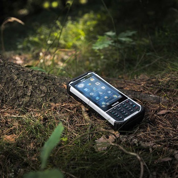 Nautiz-X8-rugged-IP67-outdoor-handheld-forest